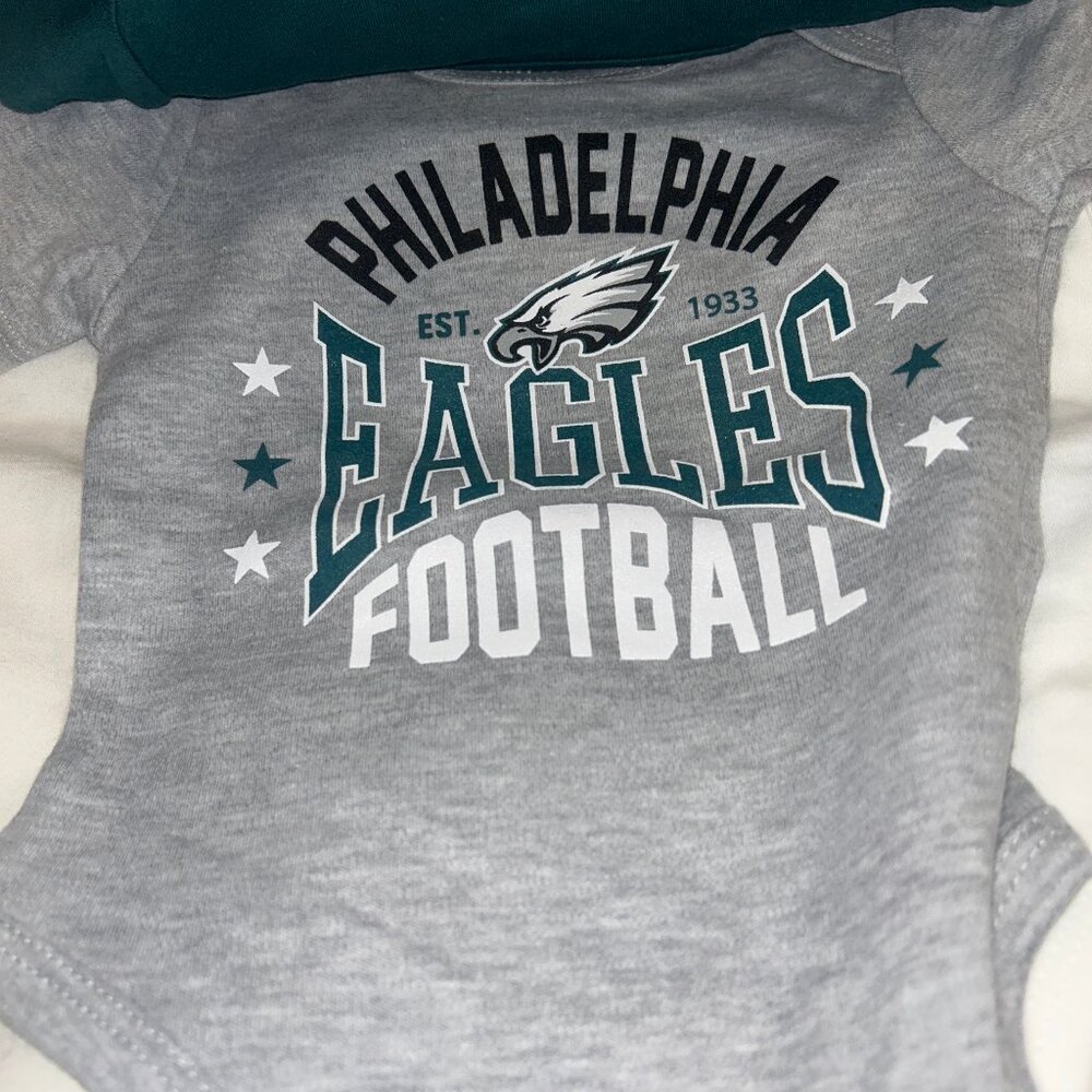 NWT Philadelphia Eagles Onesie 3 Piece Set - 6-9 Months - Picture 2 of 4